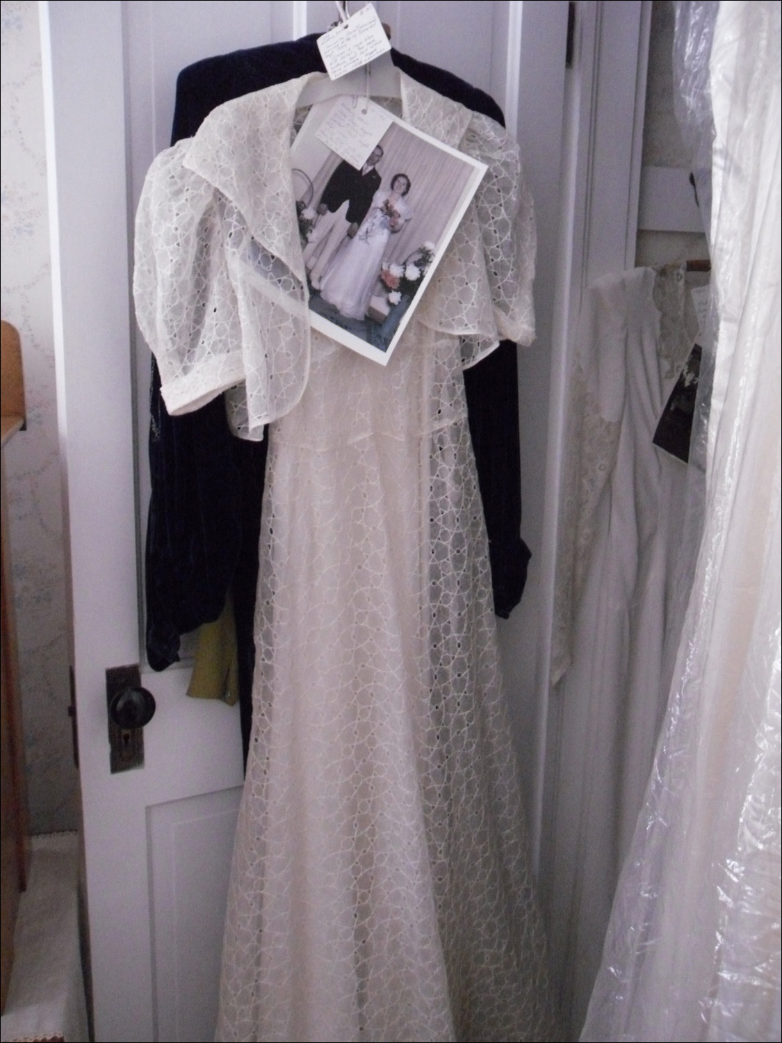 Ritzville, WA- Dr Burroughs home tour~vintage wedding gown